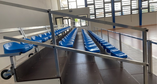 Tribunes montées St Go Vue de côté